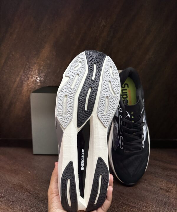 New Balance FuelCell Elite V4-Black - Image 5