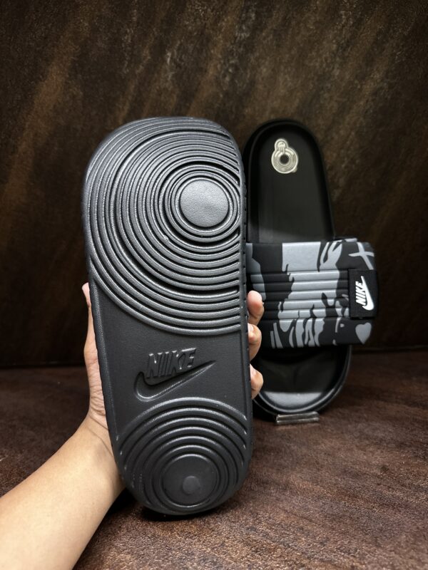 Nike Offcourt Adjust Printed - Black/Dark Grey - Image 4