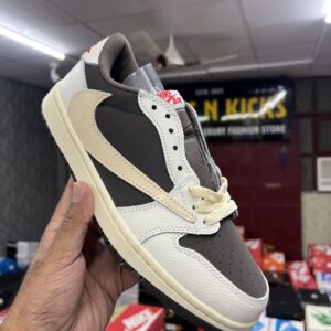Nike Air Jordan 1 Low - Travisscott Reverse Mocha