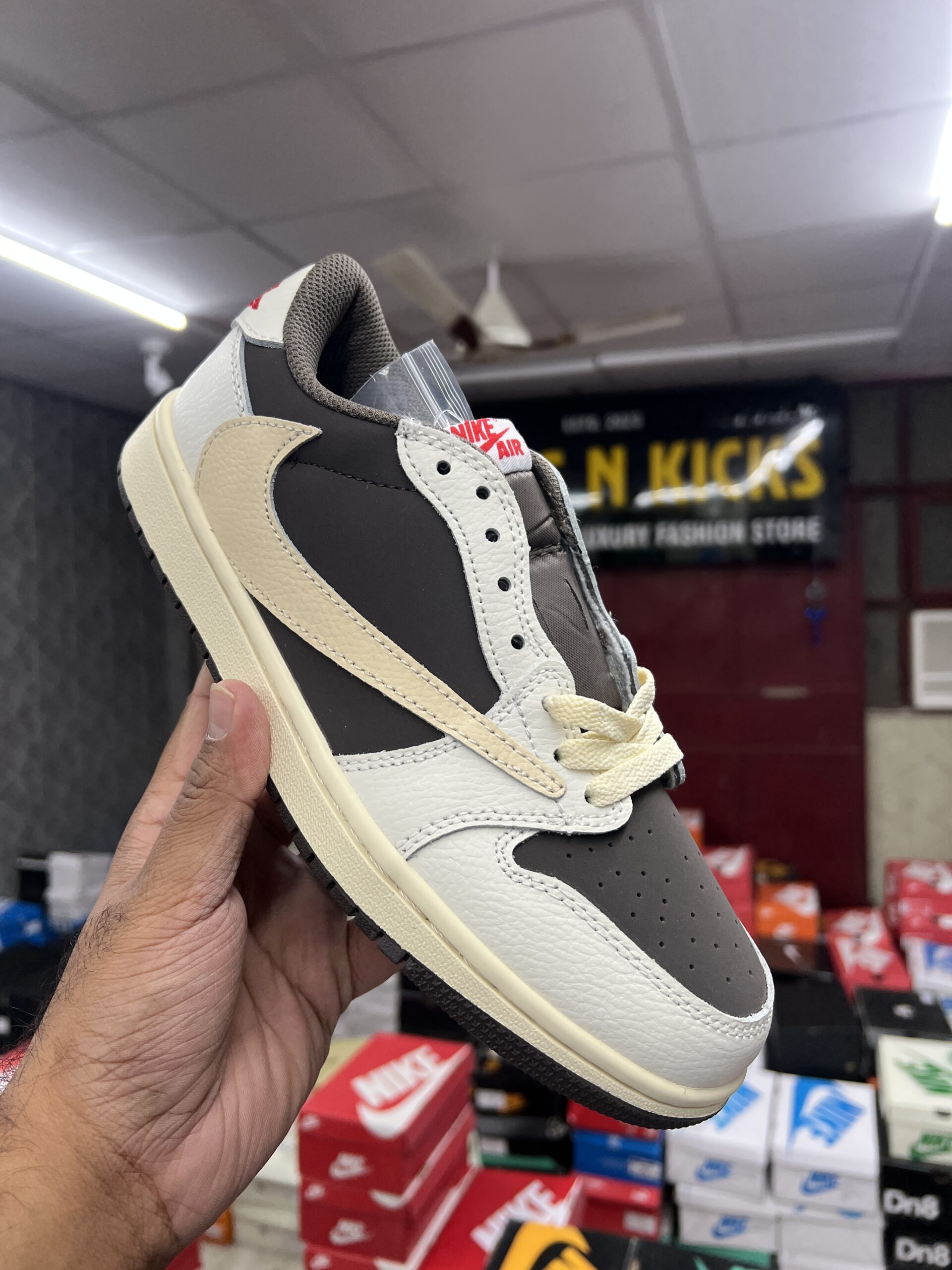 Nike Air Jordan 1 Low - Travisscott Reverse Mocha