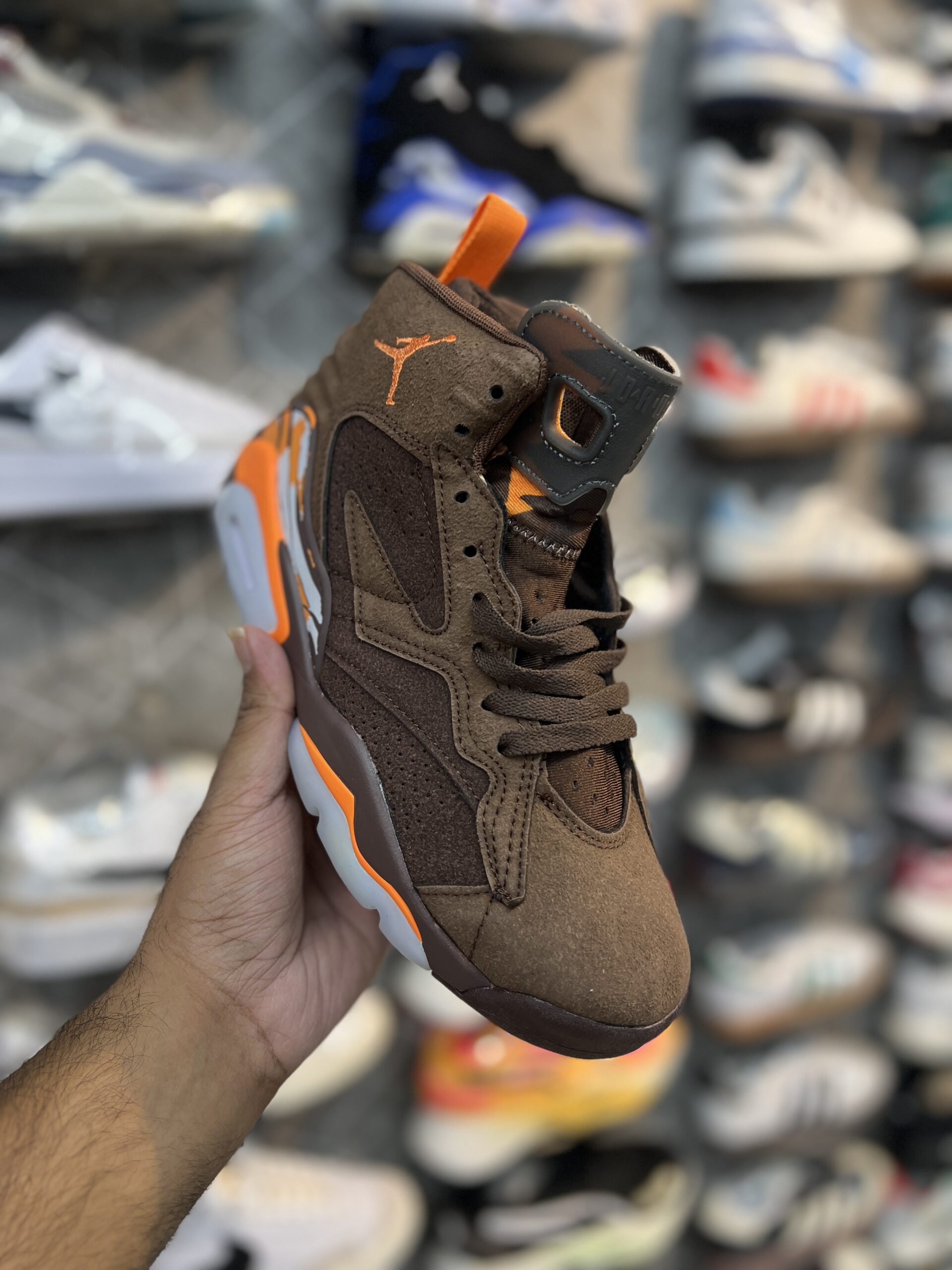 Nike Air Jordan Retro 6 - Brown