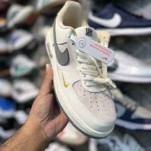 Nike Air Force 1 - Undefeated Beige